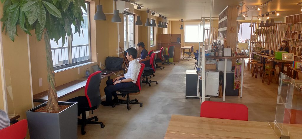 東京都世田谷区で会議にも使用可能なコワーキングスペース 100work